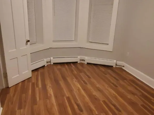 6 Temple St APT 3L, Holyoke, MA 01040