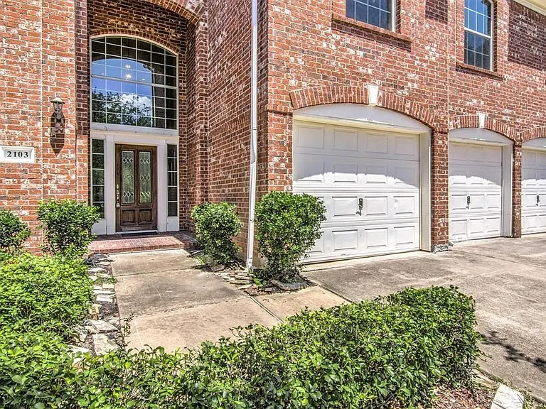 2103 Blue Water Bay Dr — Photo 4
