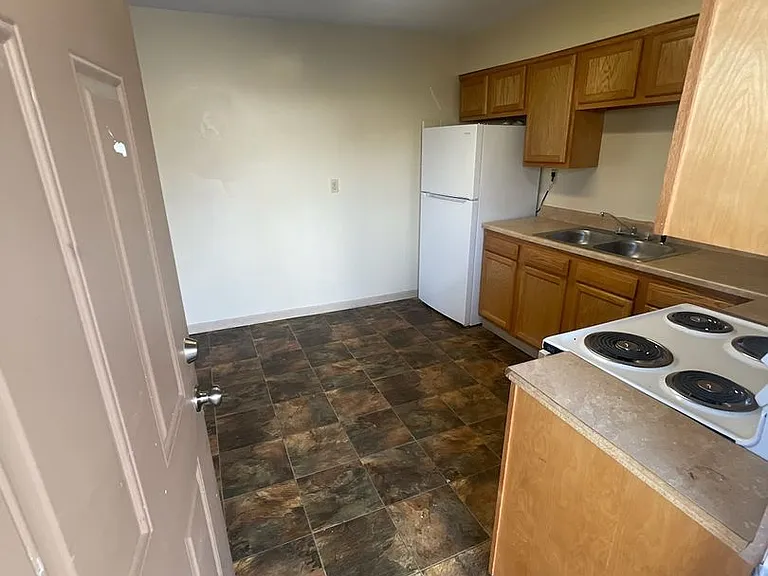 29 McCulloh St — Photo 2