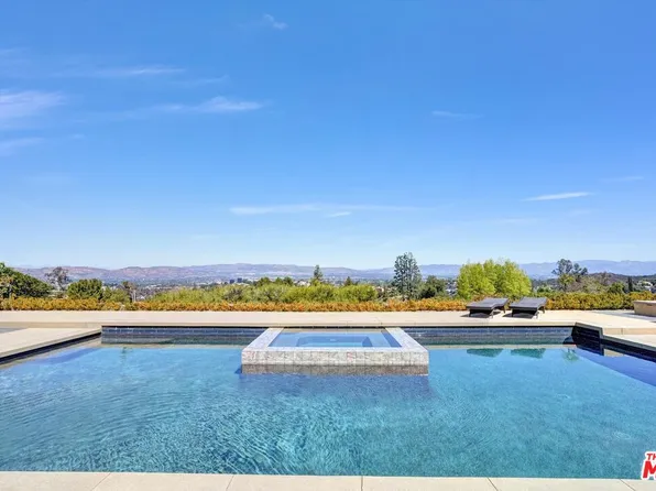 21749 Planewood Dr, Woodland Hills, CA 91364