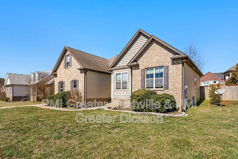 3 bed, 2.0 bath, 1855 sqft, $2,500 — Photo 3