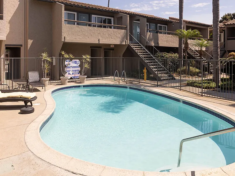 Cabana Apartments — Photo 19