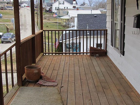 3rd image of 604 Cantrill St