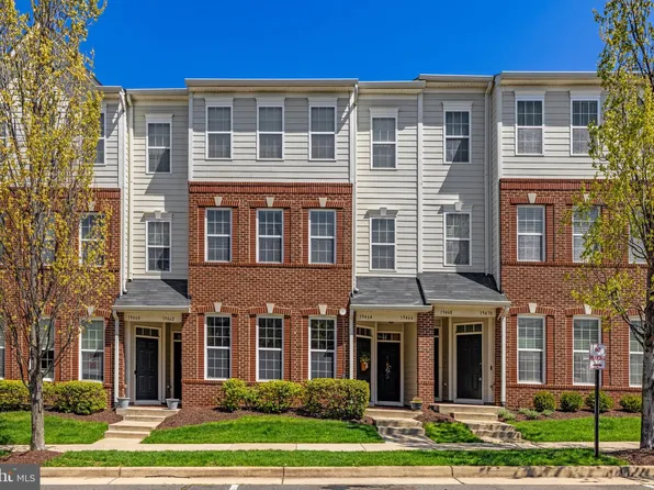 19464 Promenade Dr, Leesburg, VA 20176