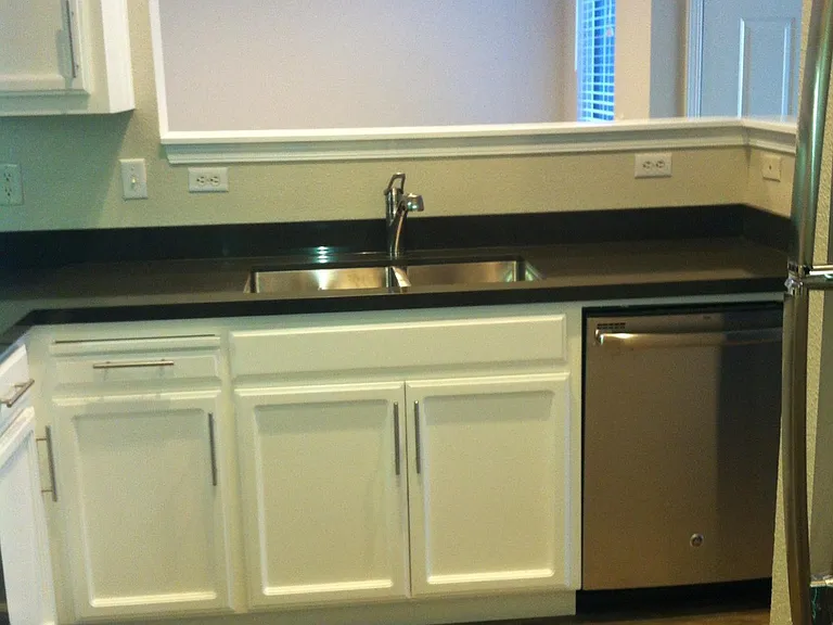 2x2 / 855 sf - Kitchen (dining room)