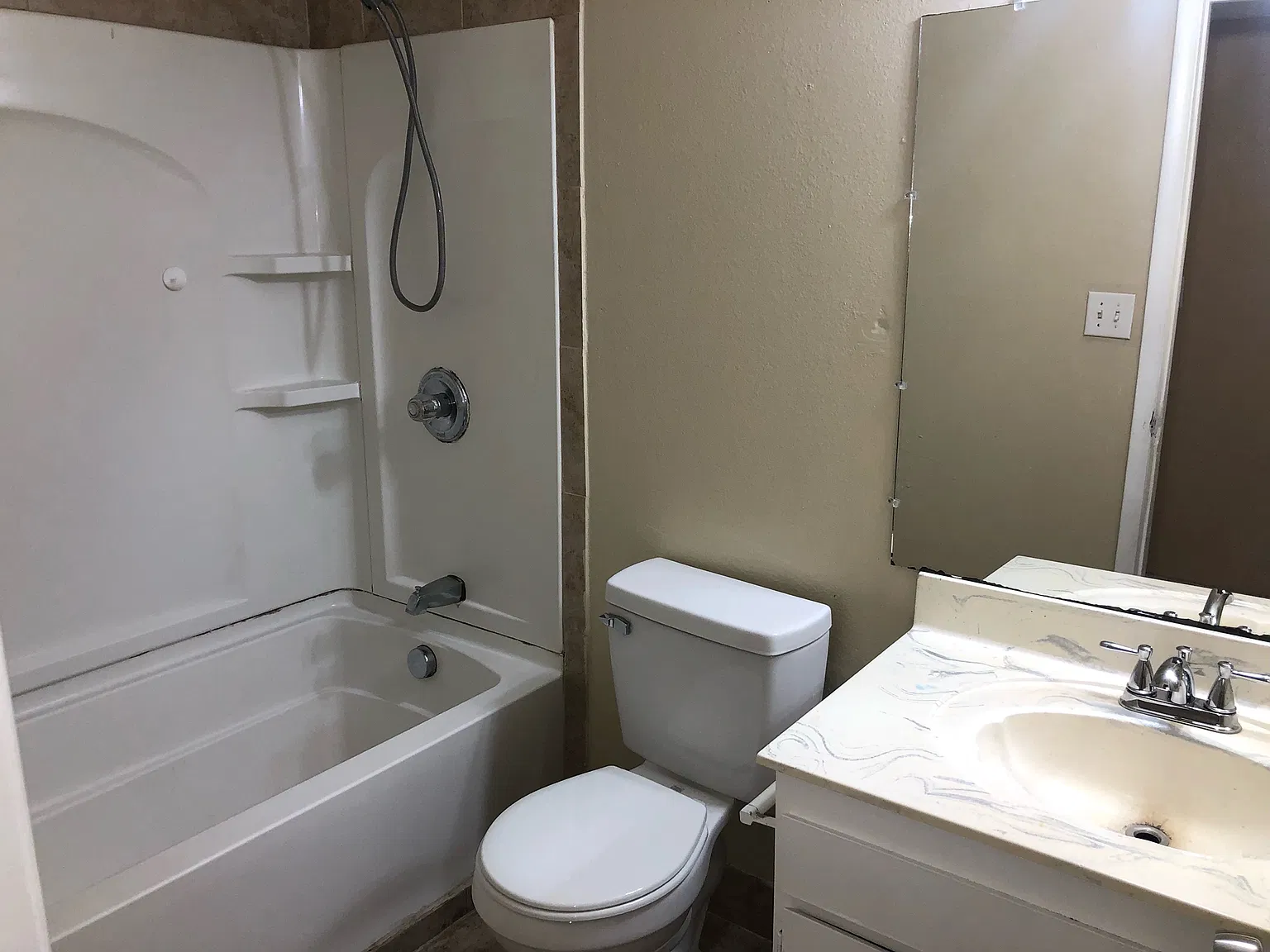 3 bed, 1332 sqft, $2,000 — Photo 4