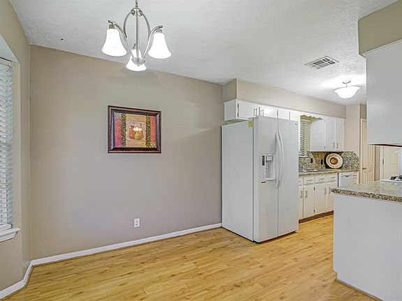 5th image of 5318 Royal Oak Dr