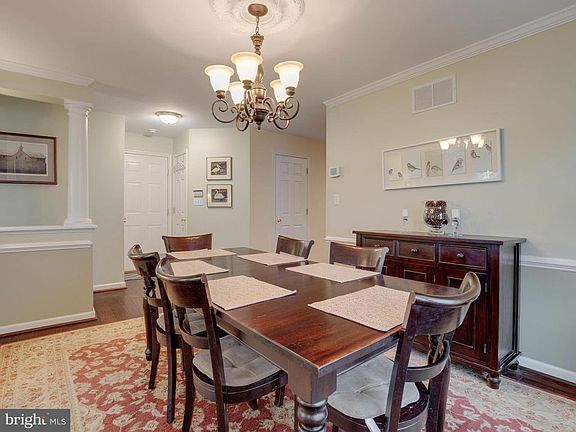 5th image of 454 Larkspur Ln