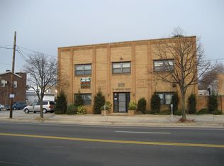 811 W Merrick Rd, Valley Stream, NY 11580