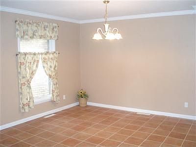 4th image of 660 Garden Pl