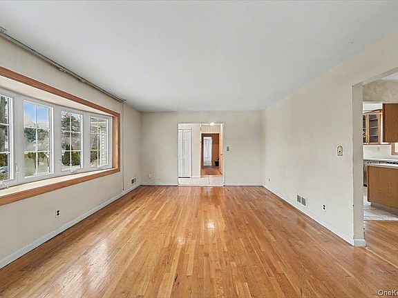 4th image of 39 Claire Avenue
