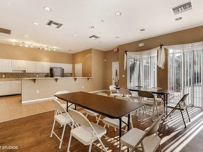 Villa Biscayne Apartments — Photo 10