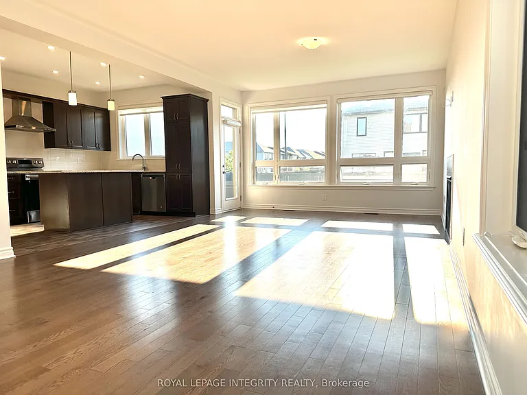 532 Supernova St — Photo 2