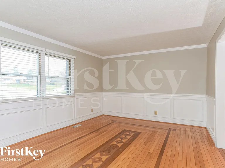 5873 Gilmore Dr — Photo 4