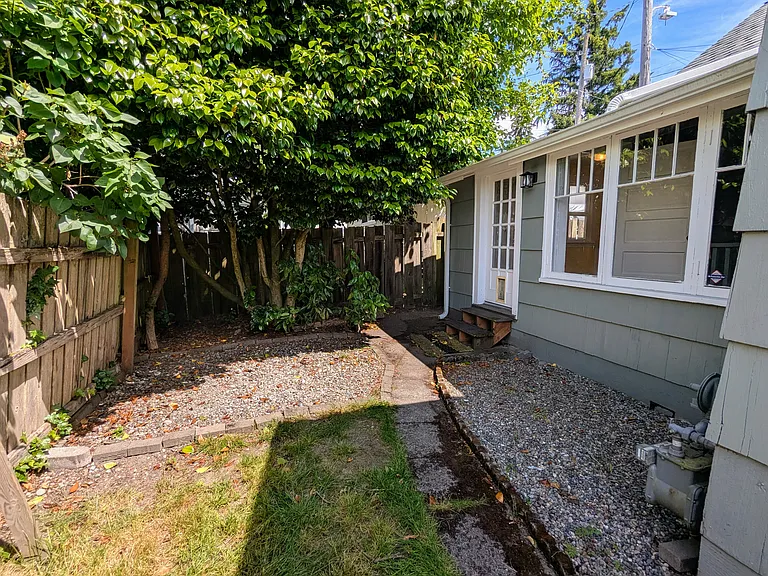 2913 N Alder St — Photo 17