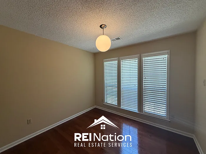 3 bed, 2.0 bath, 1220 sqft, $1,595 — Photo 4