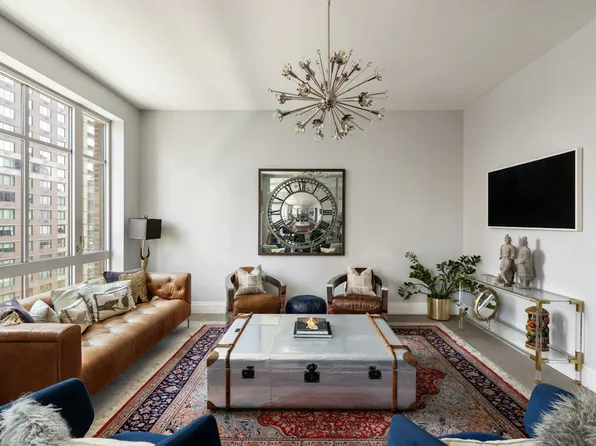 200 East 95th Street image 2 of 28