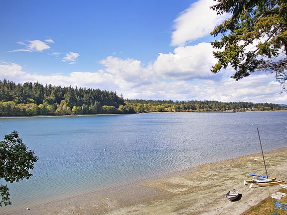 2nd image of 1915 Madrona Point Dr