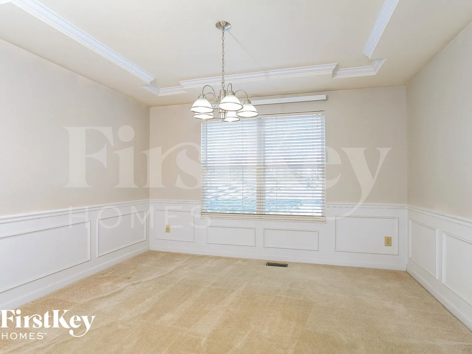 4 bed, 2.5 bath, 2344 sqft, $2,815 — Photo 4