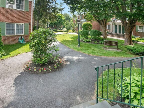 4th image of 580 Bedford Rd APT 26