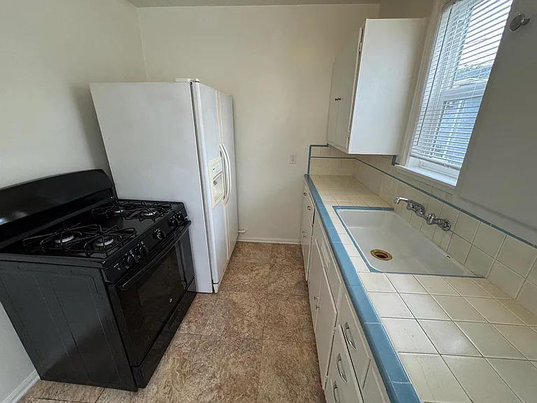 2014 N Parish Pl #2018 — Photo 17