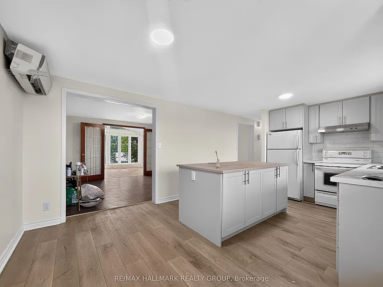 295 Amiens St — Photo 14