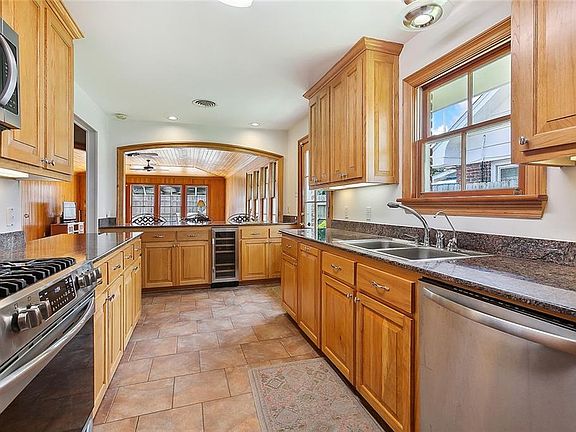 4th image of 3321 Clifford Dr