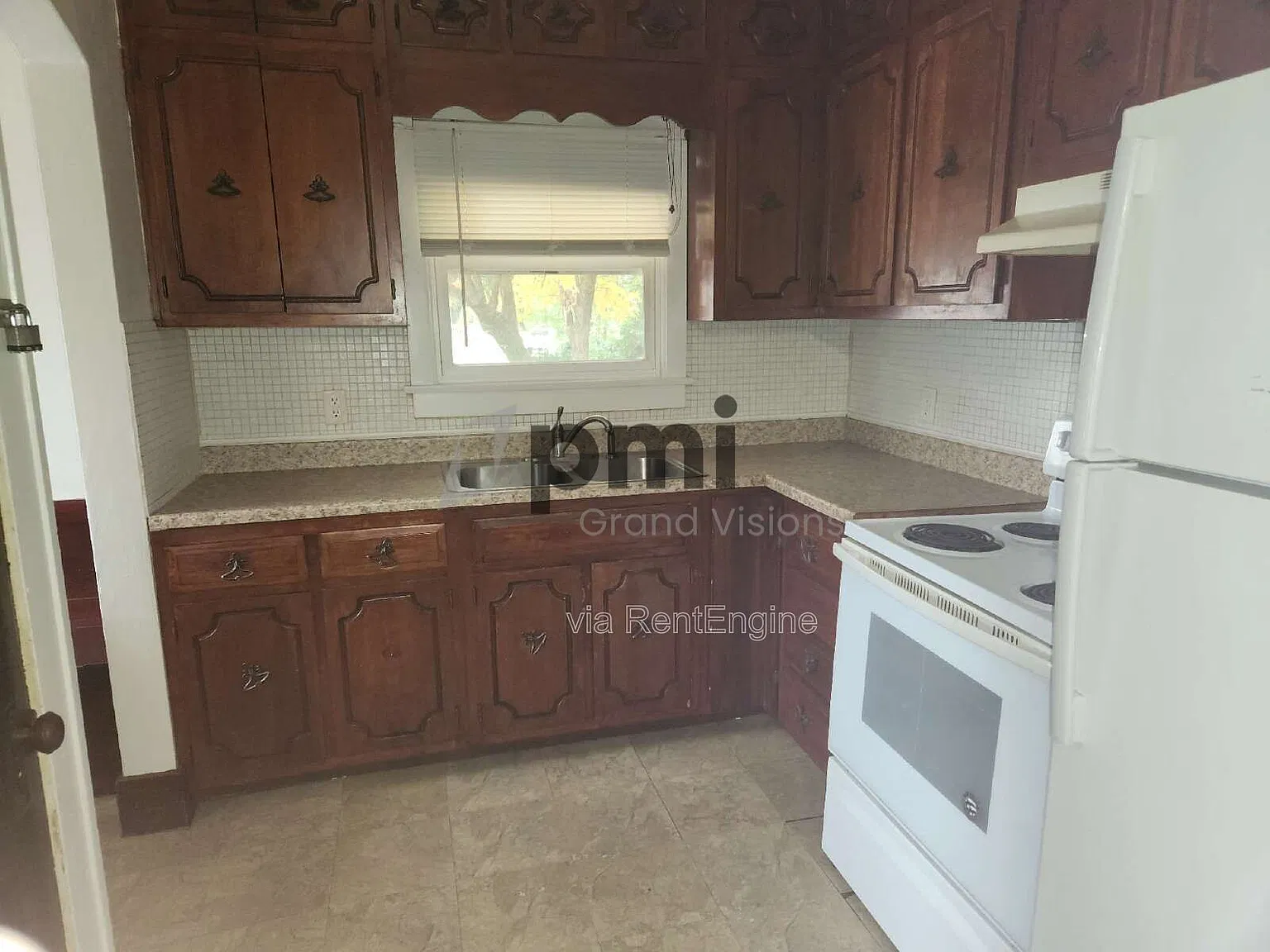 2 bed, 1.0 bath, 788 sqft, $926 — Photo 2