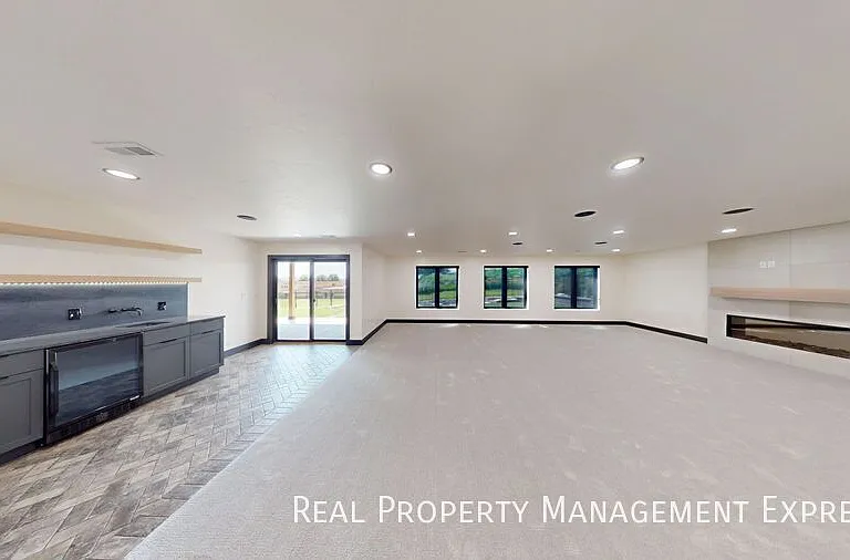 313 N Red Spruce Ave — Photo 25