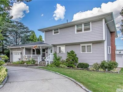 626 South Broadway, Lindenhurst, NY, 11757