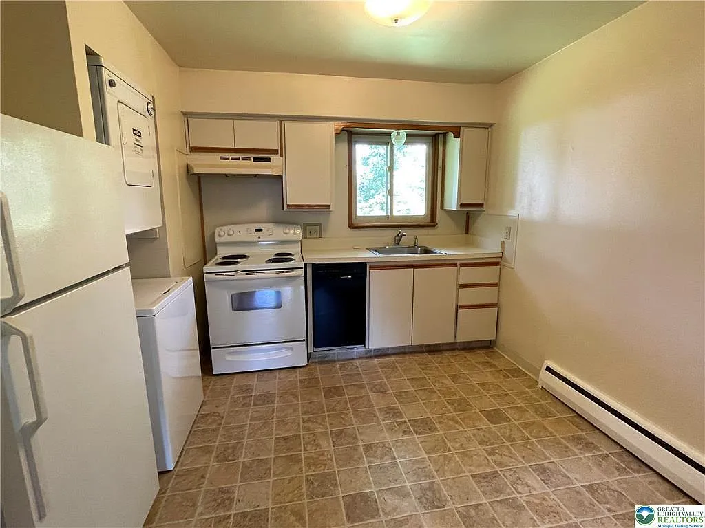 2 bed, 1.0 bath, 600 sqft, $1,300 — Photo 2