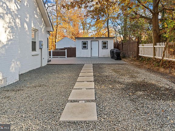 2nd image of 6159 Howells Rd