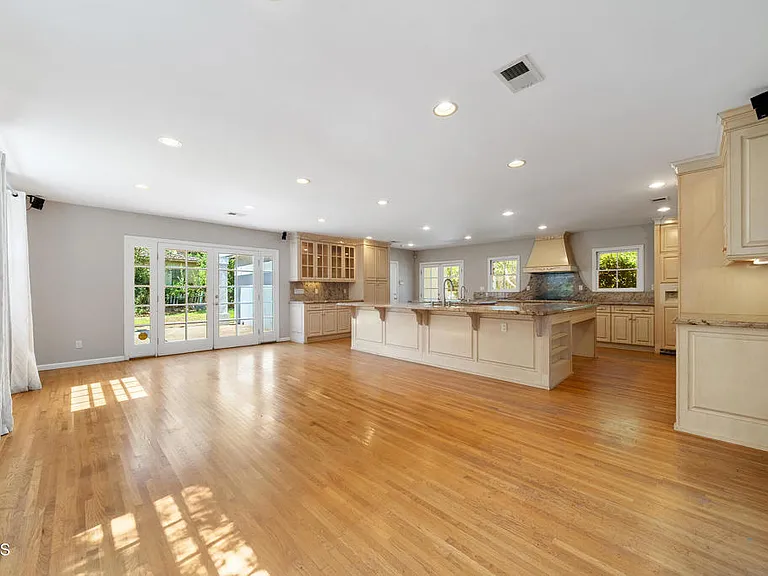 2335 Lorain Rd — Photo 33