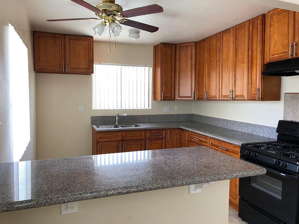 2nd image of 1382 Loma Ave APT 9
