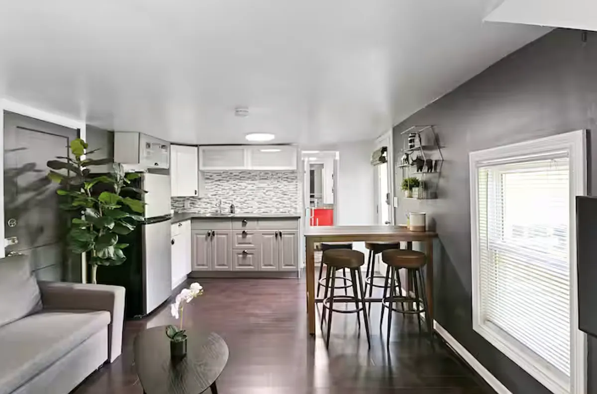 Building Photo - 1364 Catalpa Dr #4