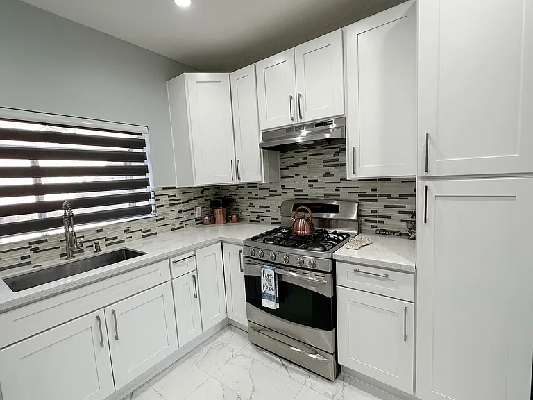 13653 Wyandotte St #3 — Photo 5