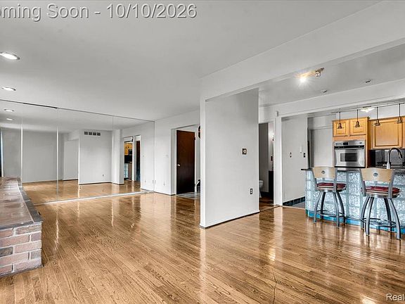 5th image of 2126 Bryanston Crescent St