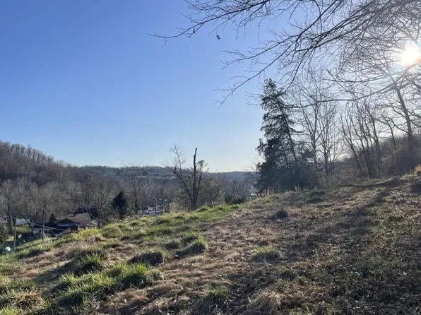 6384 Camp Creek Rd, Huntington, WV 25701