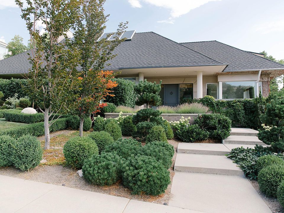 1st image of 2852 E Kennedy Dr