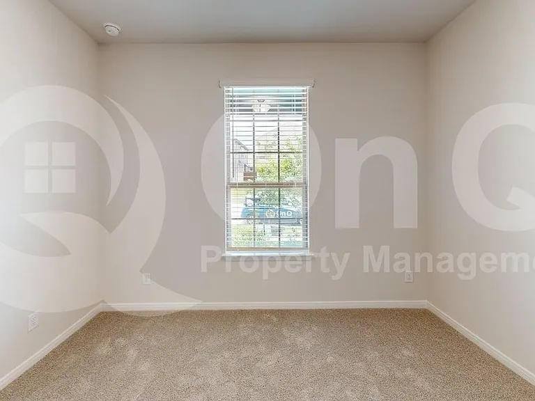 1840 Rosedale Ave — Photo 15