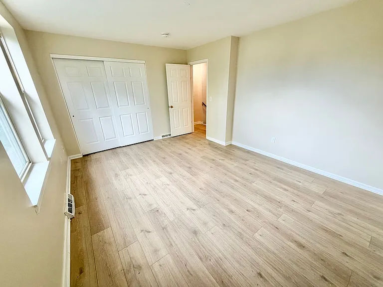 7 Ira Ln — Photo 4
