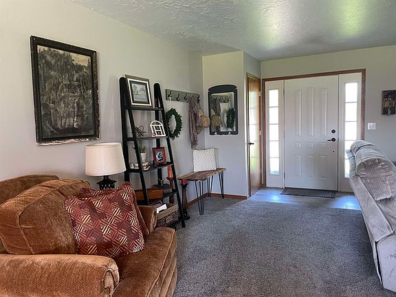 3rd image of 1620 Burlington Blvd
