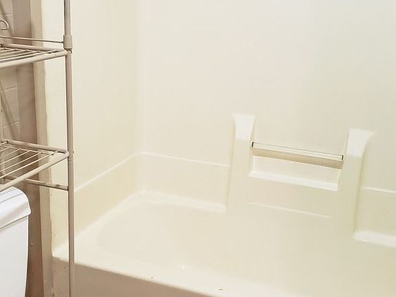 4th image of 446 Miller St APT D