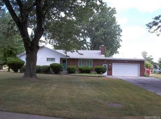 70 E Maplemere Rd, Amherst, NY 14221