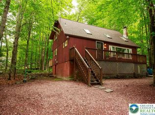 111 Oswayo Dr, Pocono Lake, PA 18347