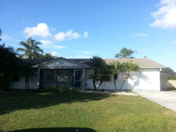 471 SE Fairchild Ave, Port Saint Lucie, FL 34984