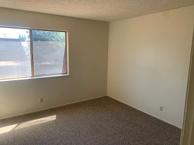 200 Estates Dr — Photo 5