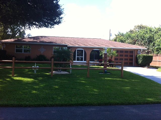 Nice, Fenced Front