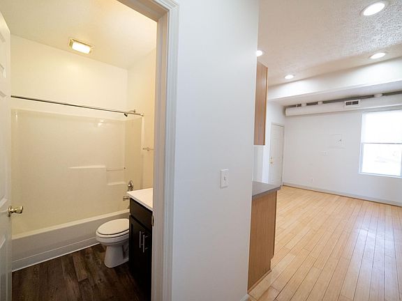 4th image of 2375 W 6th St #Ur