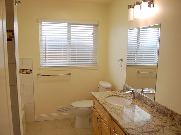 2nd image of 759 Roble Ave APT 1